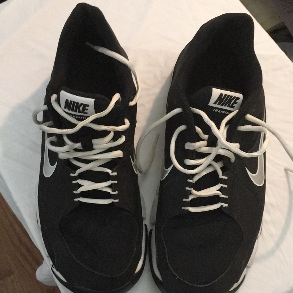 NIKE size 11 like new Great quality Brand colors